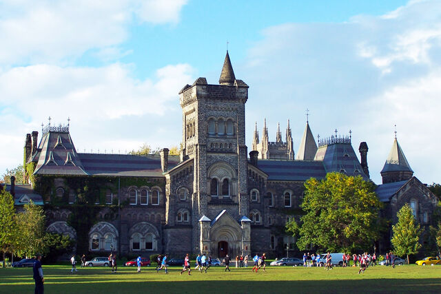 Tiedosto:MainBuildingToronto.jpg