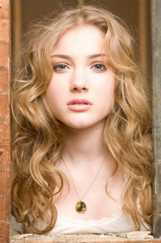 File:Skyler-Samuels-01.png