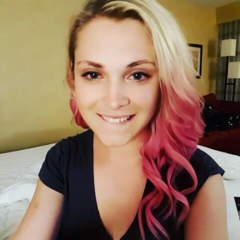 File:Eliza Taylor Pink.jpg