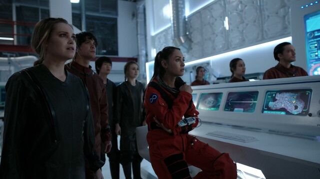File:The100 S4 Praimfaya Raven Bellamy Clarke Harper Monty Echo Emori Murphy.jpg