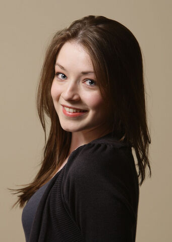 File:Sarah-sarah-bolger-8265597-261-371.jpg