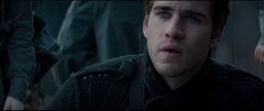 Gale viendo el destruido Distrito 12.png