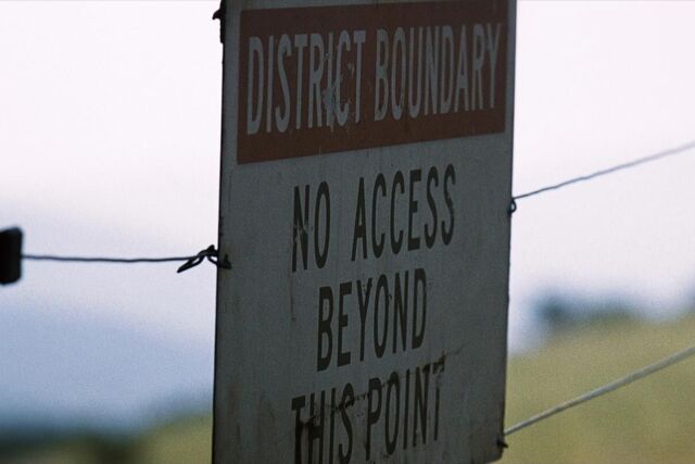 File:Sign fence.jpg