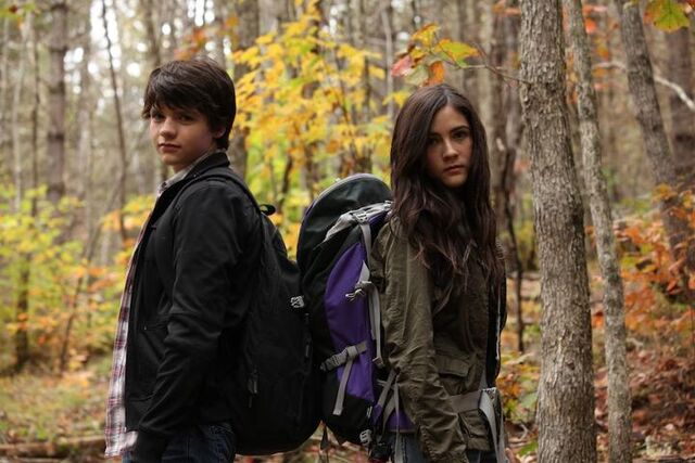 File:Joel-Courtney-and-Isabelle-Fuhrman.jpg