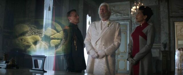 File:President snow hunger-games-mockingjay-part-1.jpg