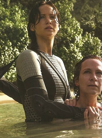 File:Katniss wiress.jpg