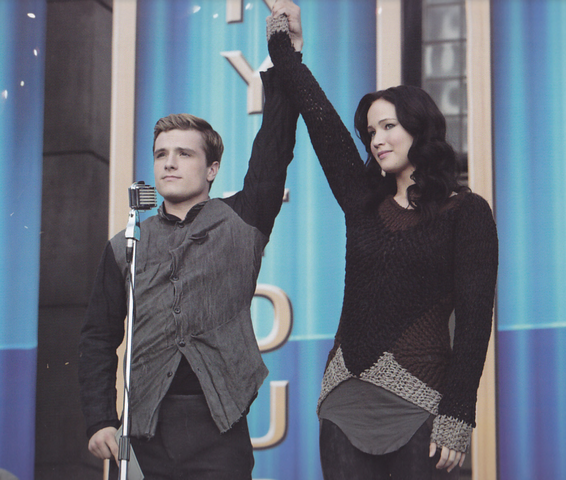 File:Cf thg katnisspeeta.png