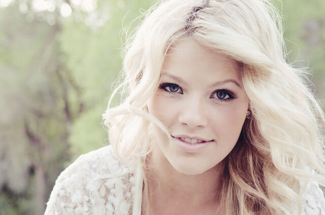 File:Astunning-blonde-18-year-old-girl.jpg