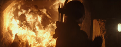 Katniss disparándole a un lagarto.png