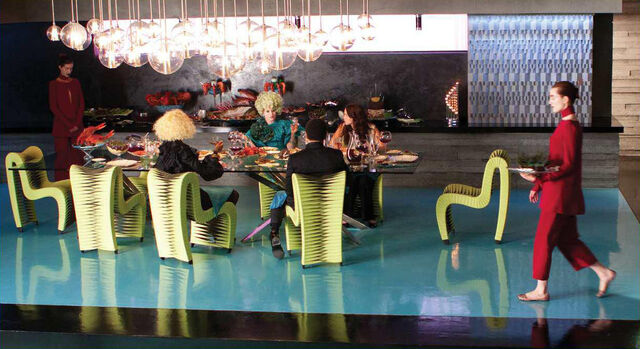 File:Capitol-dinner-the-hunger-games-movie-28914295-1234-673.jpg