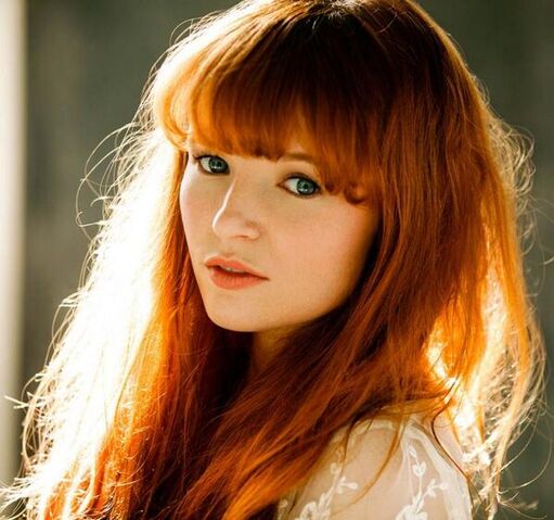 File:Stef-dawson-annie-cresta.jpg
