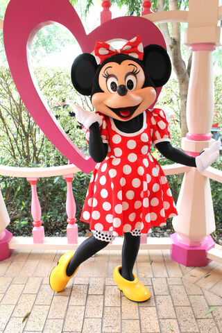 File:Minnie HKDL.jpg