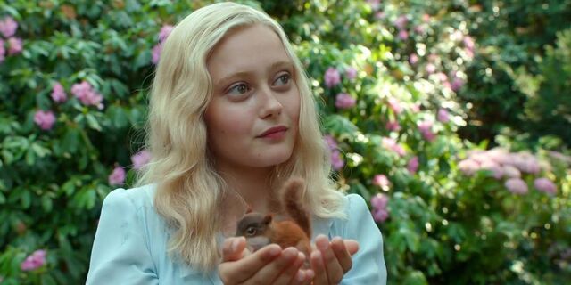 File:Miss-peregrine-s-home-for-peculiar-children-Emma-Bloom-Ella-Purnell.jpg