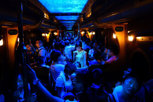 File:Winner, Grand Prize and People – “A Node Glows in the Dark” by Brian Yen.jpg