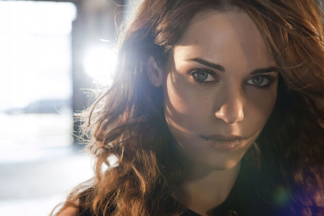 File:Lyndsy-Fonseca-Alex-alex-20286735-2560-1707.jpg