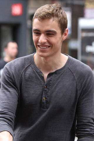 File:Dave+Franco+Isla+Fisher+Jesse+Eisenberg+Film+6AW6uL9P2ugl.jpg