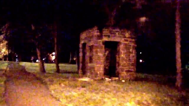 File:AbandonedBrickStructure.comp.jpg