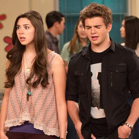 File:Phoebeandmaxepicfaces.jpg