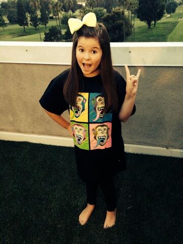File:Addisonmonkeyshirt.jpg