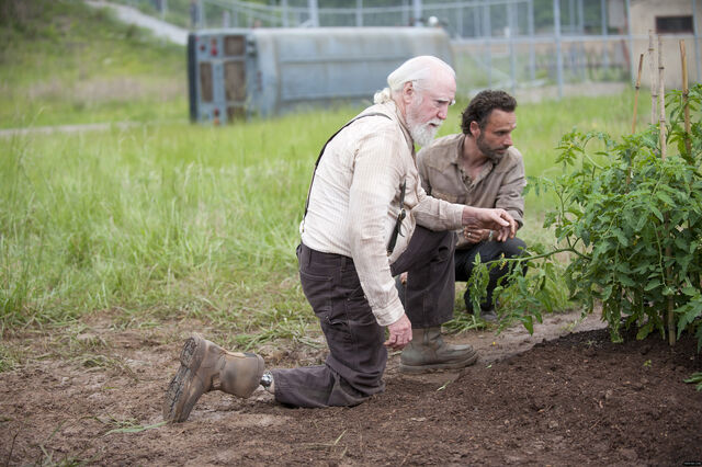 Archivo:The-Walking-Dead-4-Temporada-Episodio-S04E01.jpg