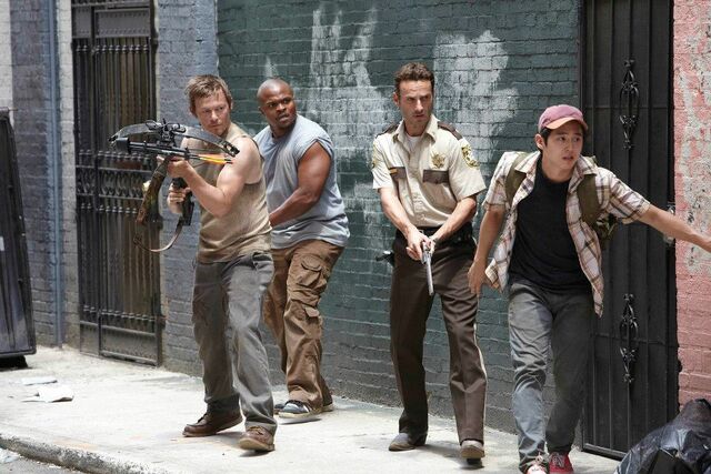 Datei:Walking-dead-1-03-a-team.jpg