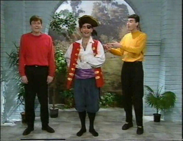 File:CaptainFeathersword'sSwordandHat.jpg