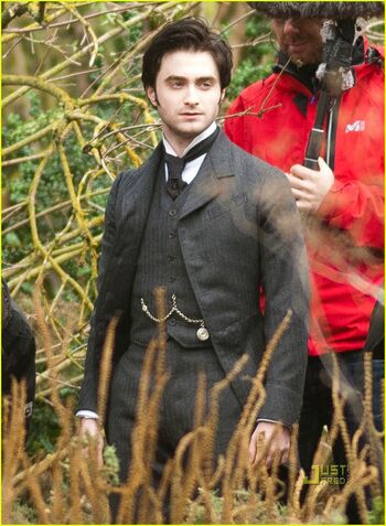 Daniel-radcliffe-woman-in-black-01