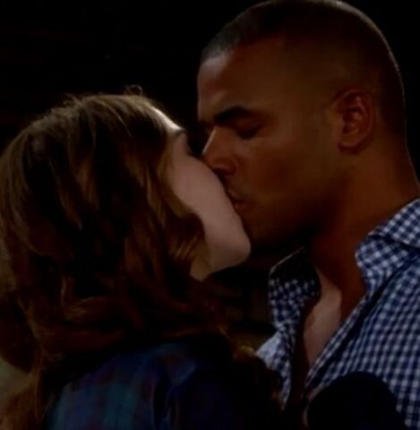 File:Mariah kisses Tyler.jpeg