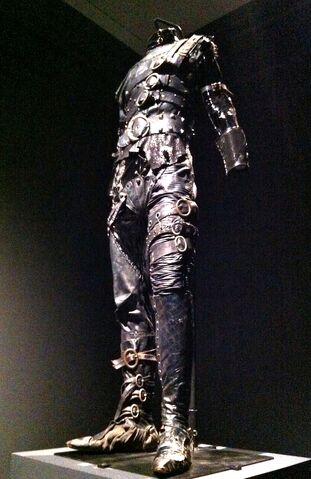 File:EdwardSuit.jpg