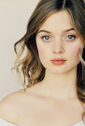 File:BellaHeathcote.jpg