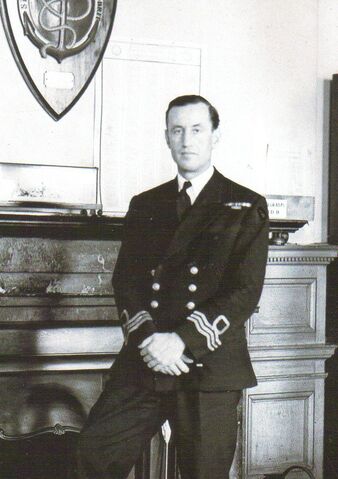 File:Fleming Uniform.jpg