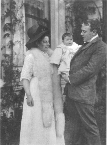 File:Andrews Family 2.jpg