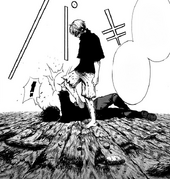 Kaneki defeating Ayato.png