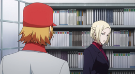 Akira surveille Hide.png