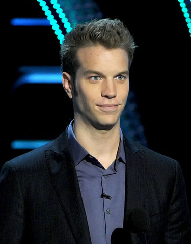 File:Anthony+Jeselnik+Comedy+Central+Roast+Roseanne+PaktSrx1a Zl.jpg
