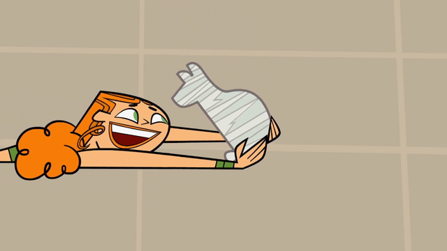File:ScaryIzzyFace.png