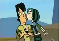 El beso de Gwen y Trent.jpg