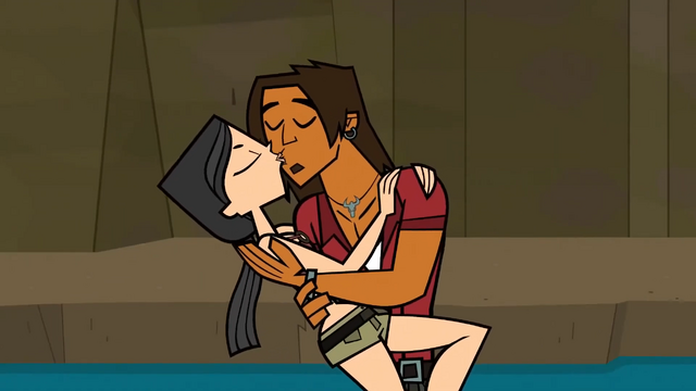 File:Aleheatherkiss.png