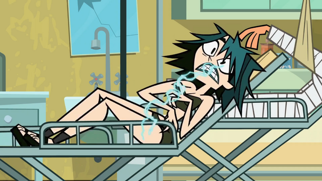 File:Gwenelectocuted.png