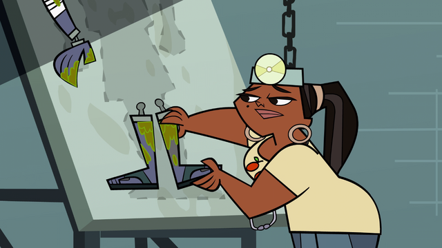 File:LeshawnaPutsAPieceOn.png
