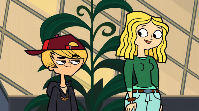 File:Junior meets Carrie.png
