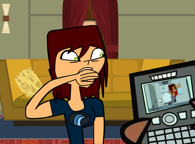 File:GemmaAlejandroKissOnCourtney'sPDA.png