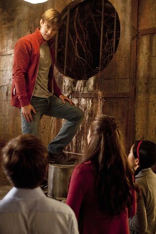File:Tower-prep-s1e13-Fathers-02-1-.jpg