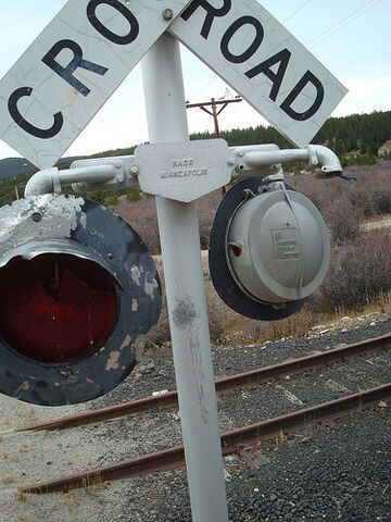 File:Abandoned Crossing Signal 1.jpg