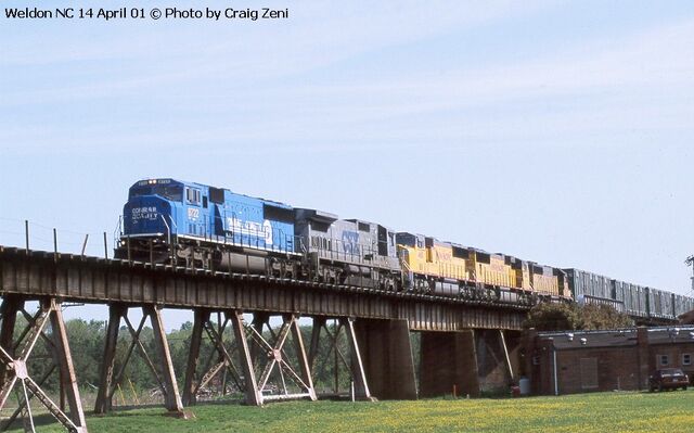 File:Cool CSX UP train.jpg