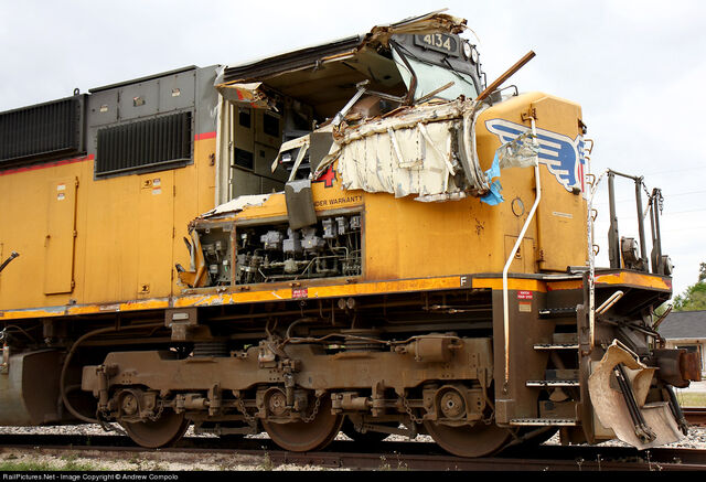 File:Wrecked UP SD70M.jpg