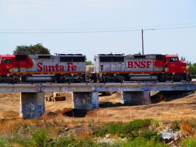 File:BNSF GP60M's.jpg