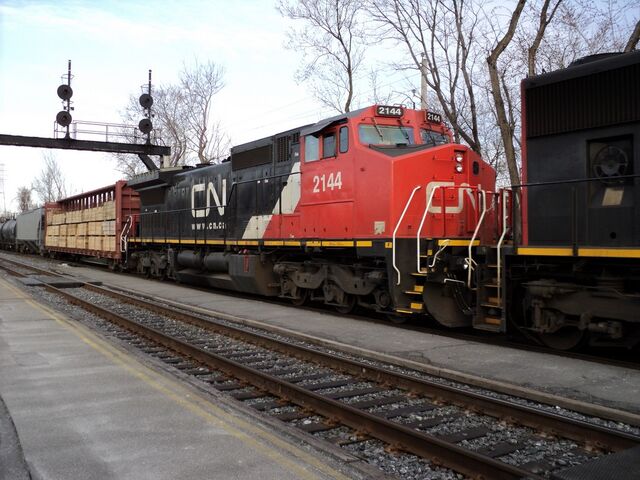 File:CN Dash 8.jpg