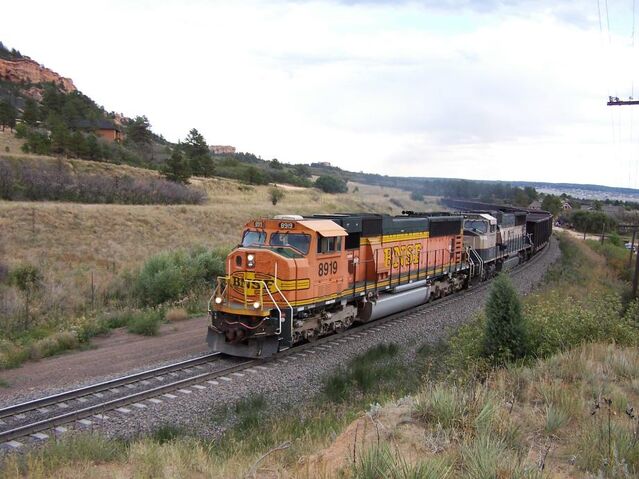 File:BNSF SD70MAC units.jpeg