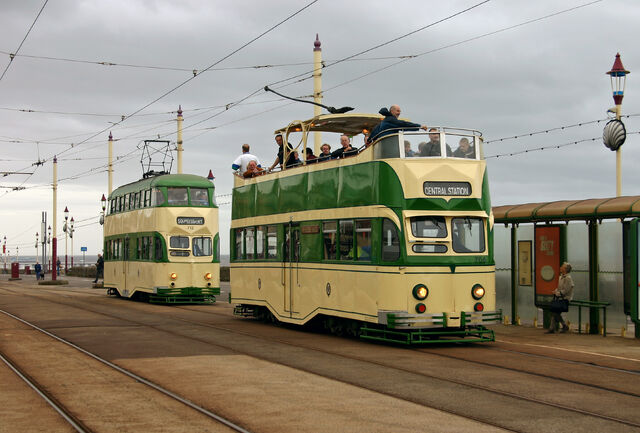 File:31 706 and 712 at Bispham 040911.jpg